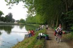 Uncooperative fishermen on Loing Canal