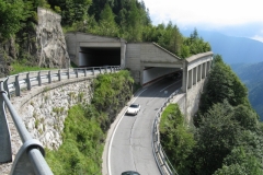 Descending Plockenpass, hairpin in a rock shelter