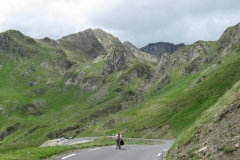 Lew still climbing the top of the Col du Tourmalet